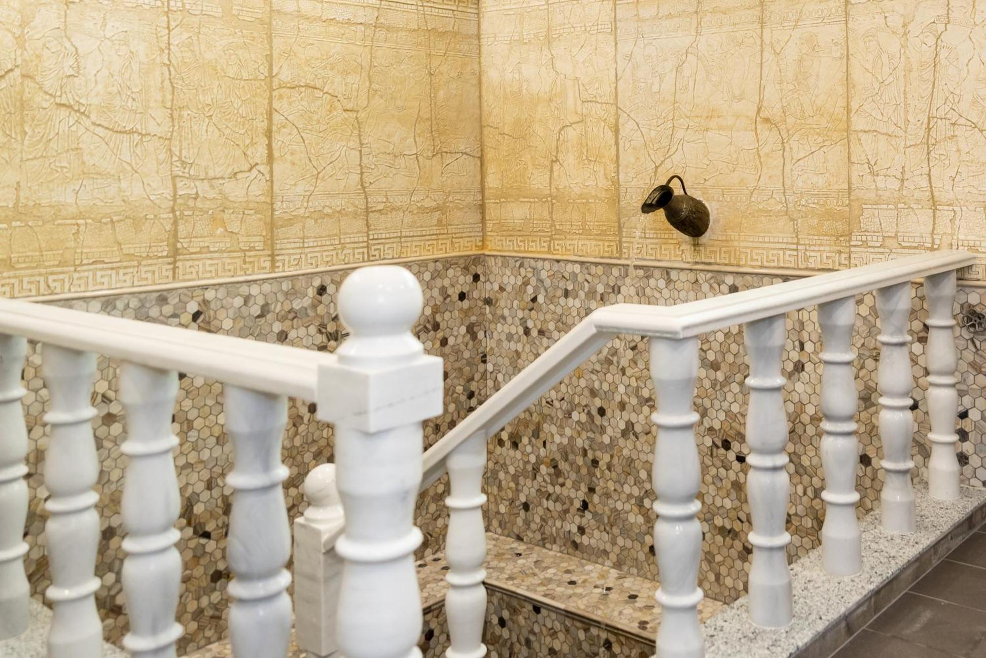 Hotel Royal Bath 반야 외부 사진