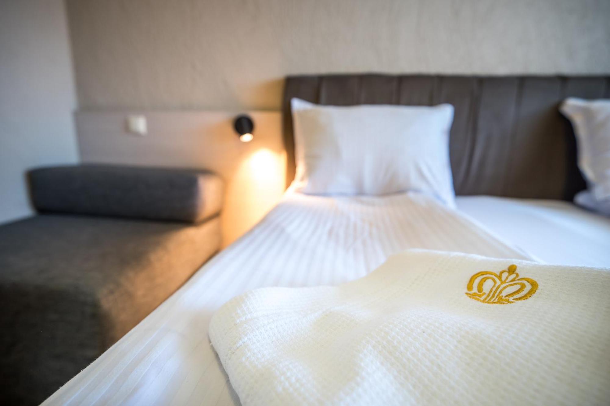 Hotel Royal Bath 반야 외부 사진