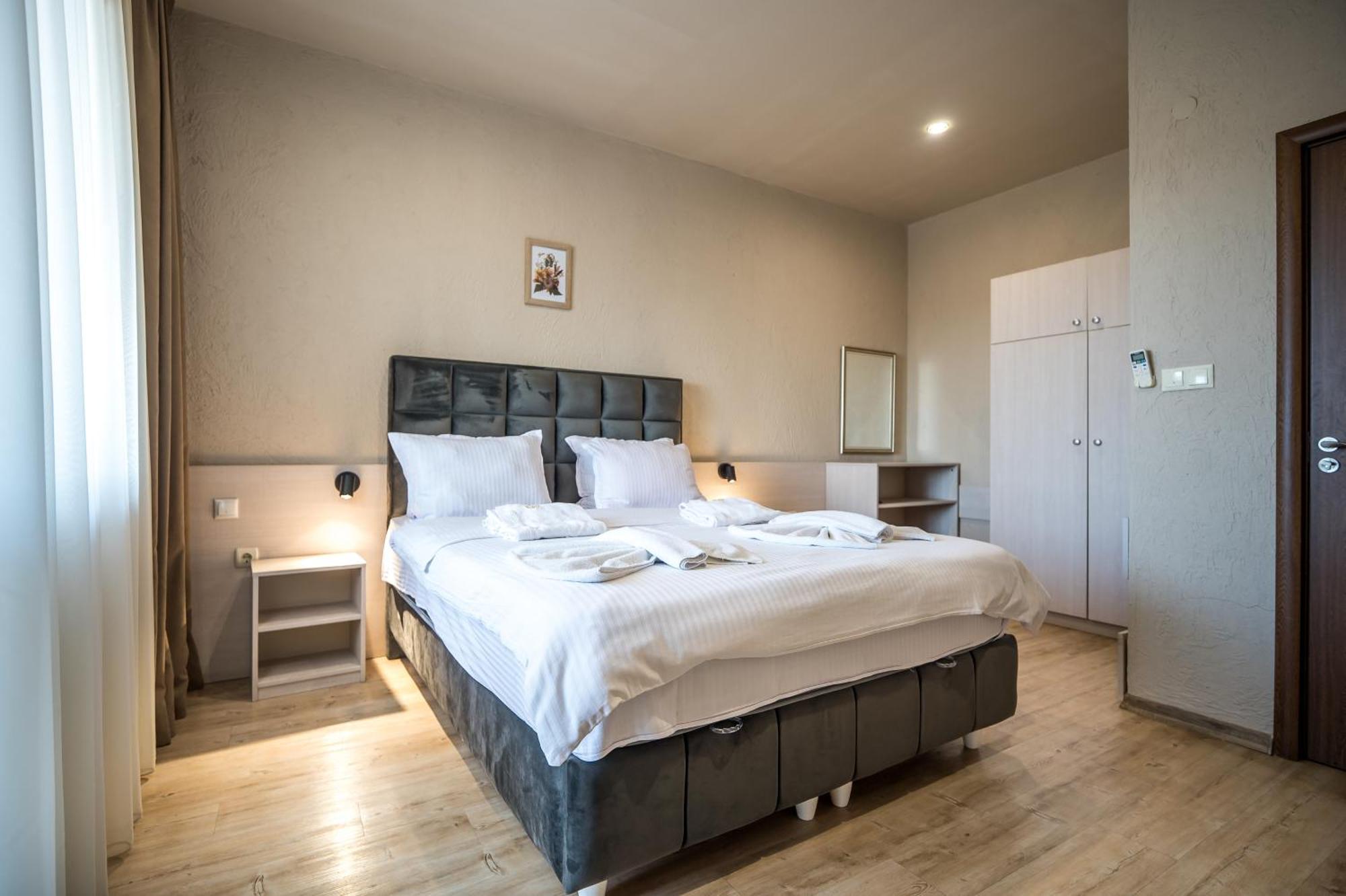 Hotel Royal Bath 반야 외부 사진