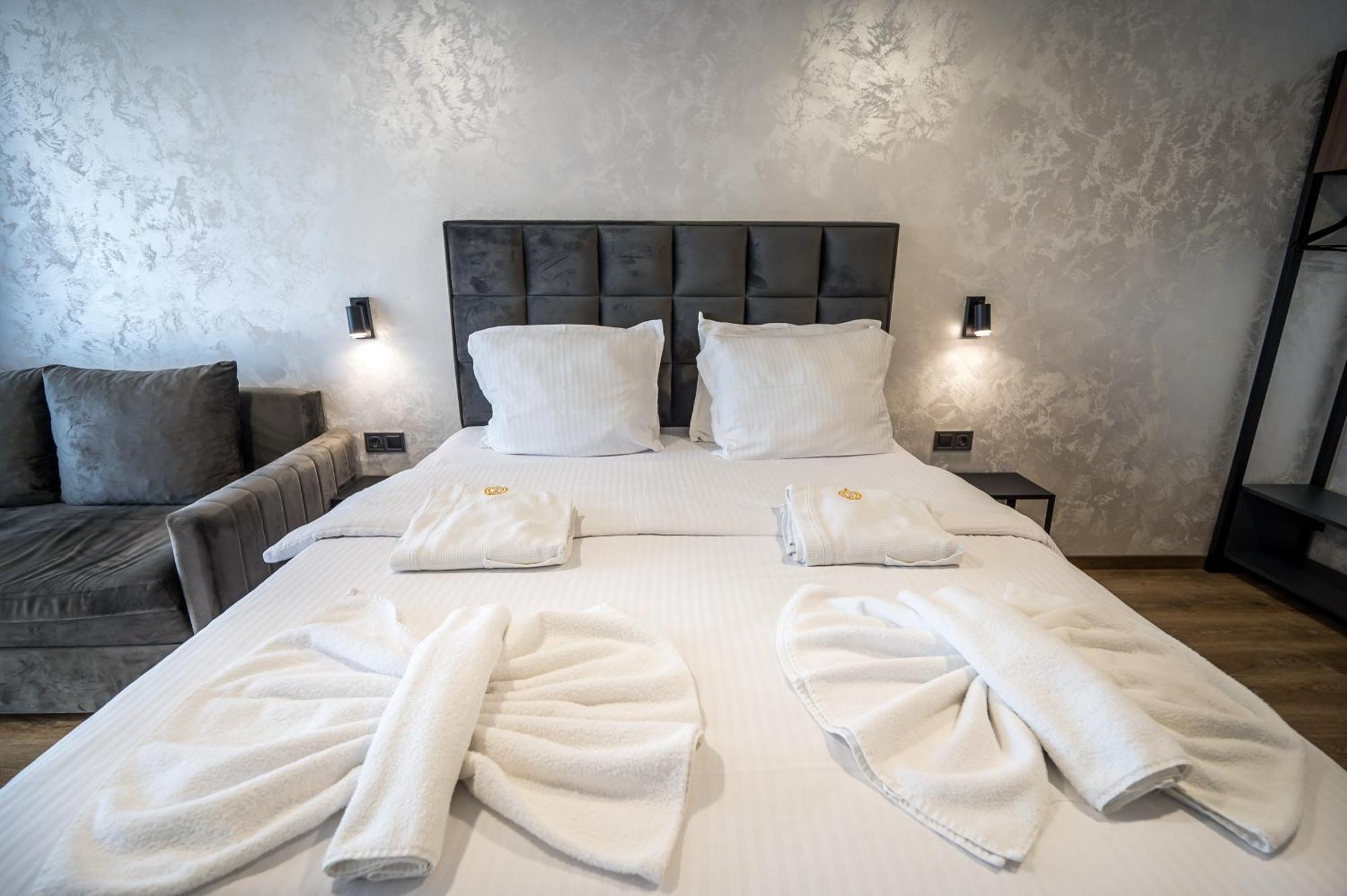 Hotel Royal Bath 반야 외부 사진